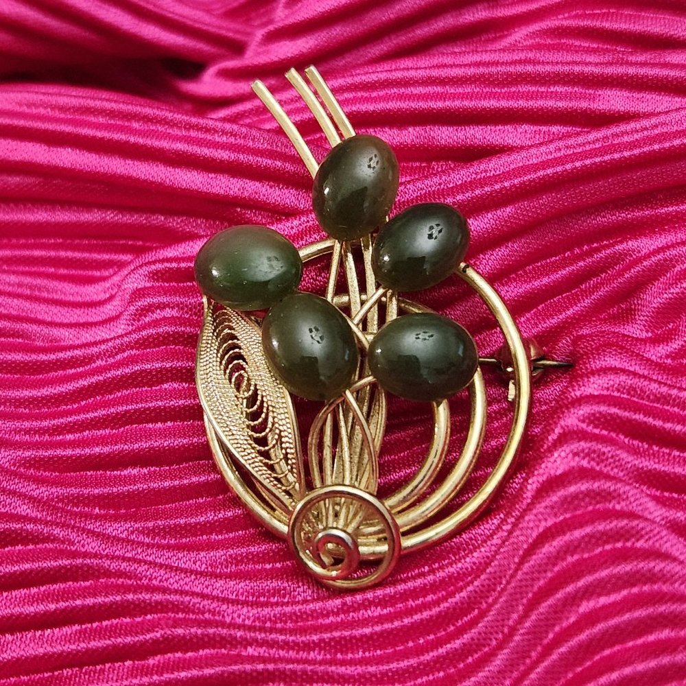 Green Jade Brooch Vintage filigree leaf design